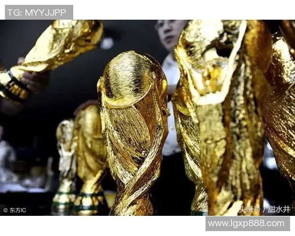 金球奖金靴奖金手套奖得主揭晓引发全球球迷热议与期待 金球奖金靴奖金手套奖得主揭晓引发全球球迷热议与期待